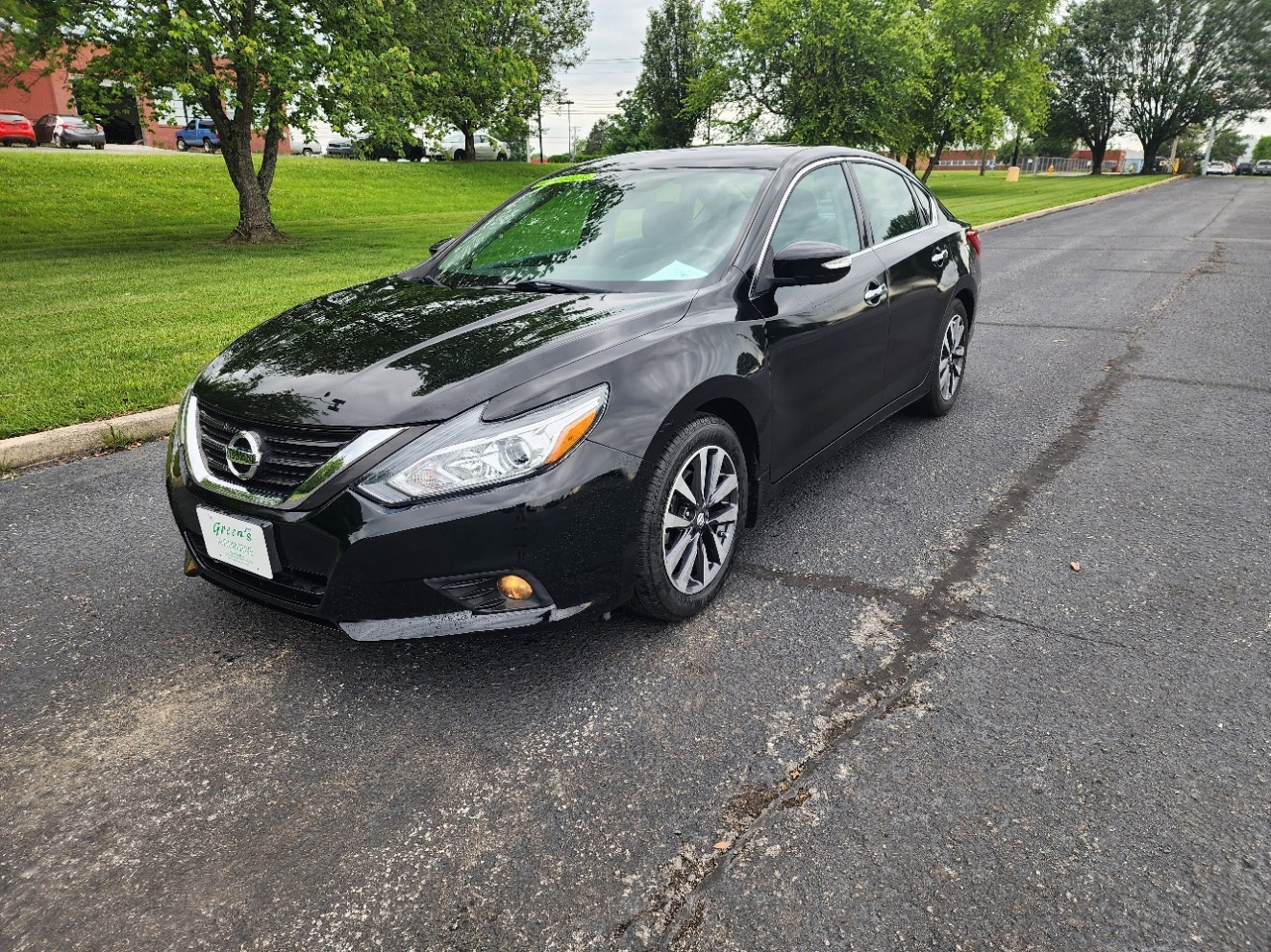 photo of 2016 Nissan Altima 2.5 SV